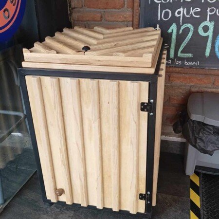 Gabinete compacto con tapa diagonal alt="Gabinete compacto con tapa diagonal"